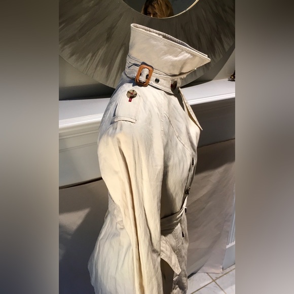 Banana Republic trench coat. Tan,cotton canvas, lined, lots of details, Size PS - Picture 10 of 16